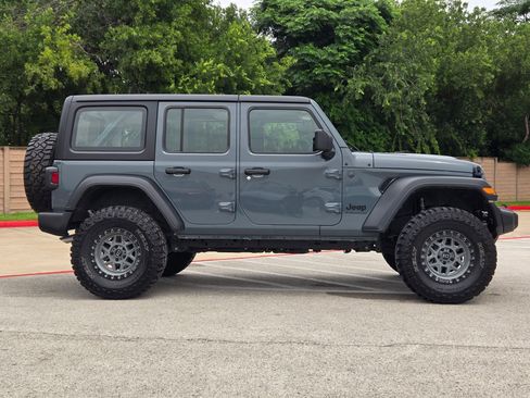 Used 2026 Jeep Wrangler Unlimited Sport AWD/4WD image 2