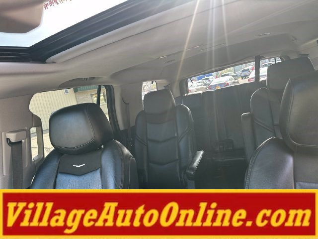Used 2018 Cadillac Escalade Luxury AWD/4WD image 19