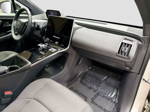 Used 2024 Toyota bZ4X XLE image 31