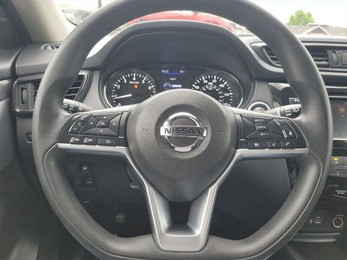 Used 2019 Nissan Rogue SV AWD/4WD image 16