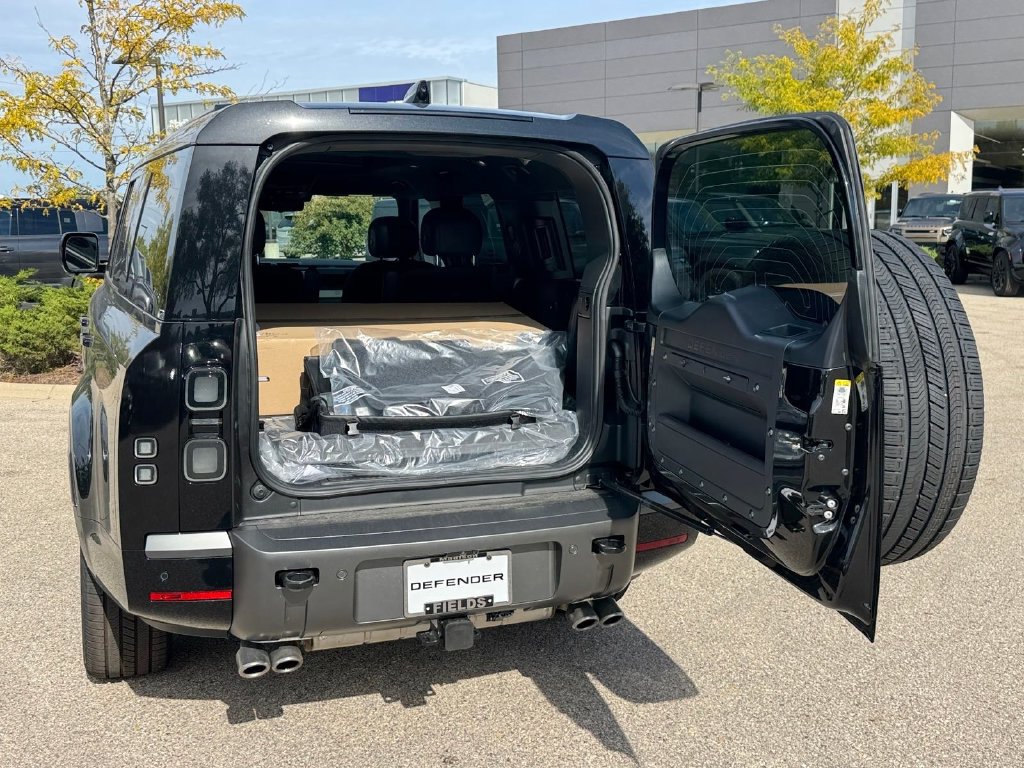 New 2026 Land Rover Defender 130 V8 AWD/4WD image 5