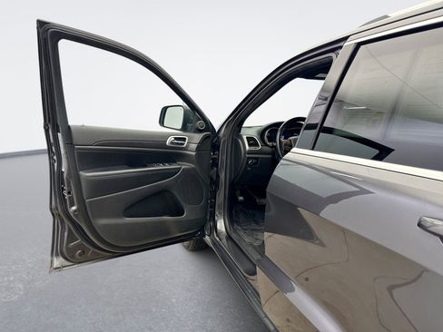 Used 2018 Jeep Grand Cherokee Laredo image 9