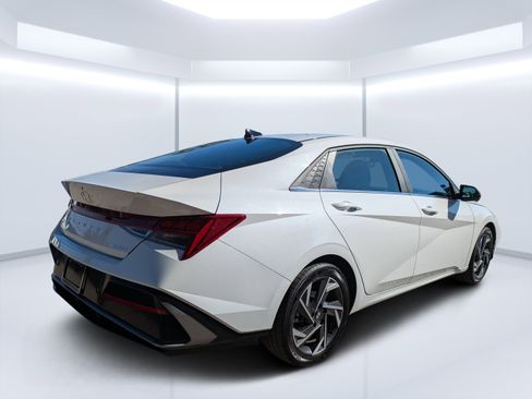 Certified 2024 Hyundai Elantra Limited image 3
