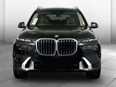 Used 2025 BMW X7 xDrive40i AWD/4WD image 2