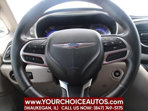 Used 2020 Chrysler Pacifica Touring-L image 25