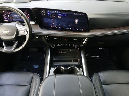 Used 2025 Chevrolet Tahoe LT RWD image 3