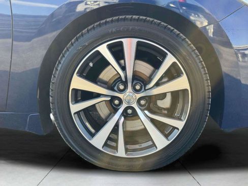 Used 2017 Nissan Maxima Platinum w/ Interior Lighting Package FWD image 59