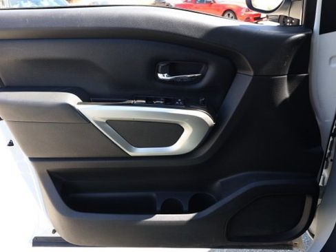 Used 2023 Nissan Titan SV image 22