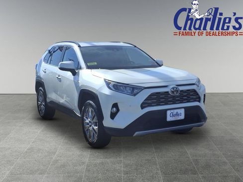 Used 2019 Toyota RAV4 Limited AWD/4WD image 3