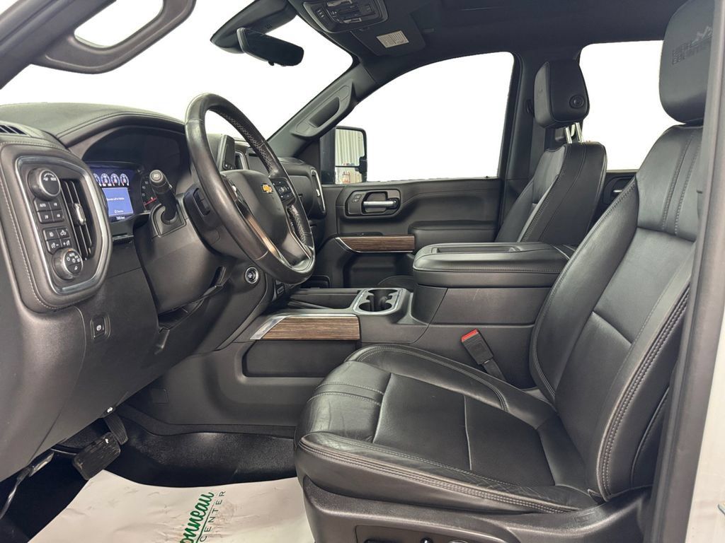 Used 2020 Chevrolet Silverado 2500 High Country w/ Technology Package AWD/4WD image 10