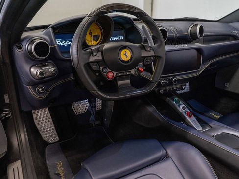 Used 2019 Ferrari Portofino RWD image 3