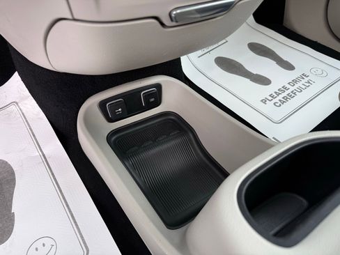 Used 2020 Chrysler Pacifica Limited image 53