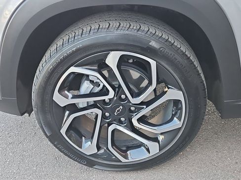 Used 2024 Chevrolet Trax RS w/ Sunroof Package image 30