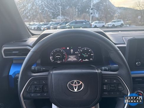 Certified 2025 Toyota Tacoma TRD Off-Road image 8