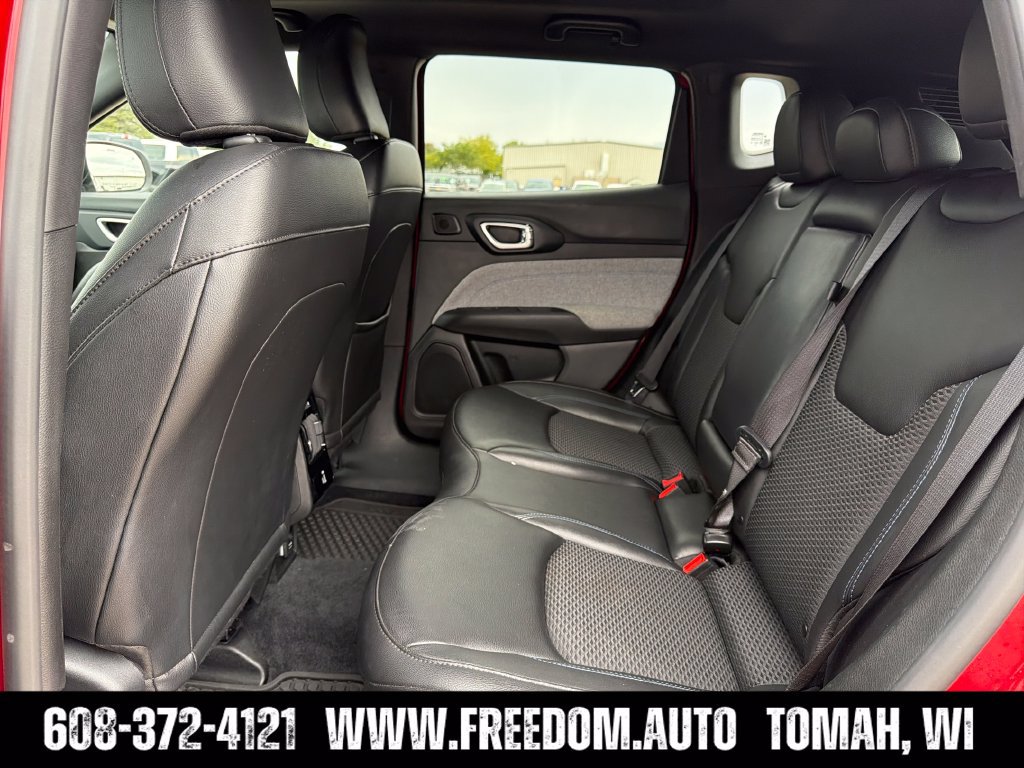 Used 2025 Jeep Compass Latitude w/ Sun & Sound Group AWD/4WD image 26