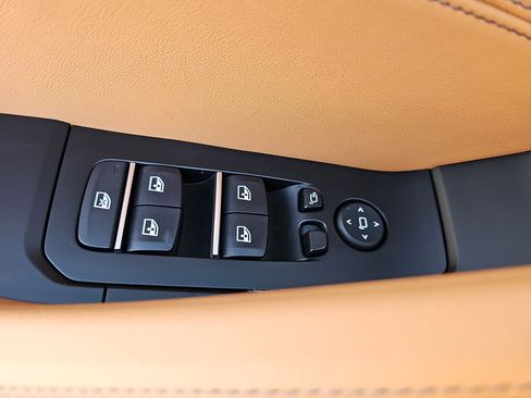 Used 2023 BMW X6 xDrive40i w/ M Sport Package image 29