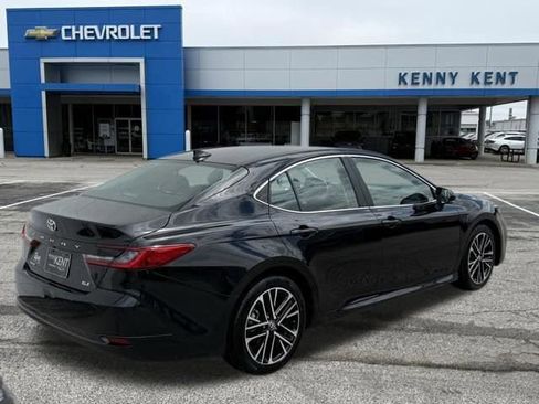 Used 2025 Toyota Camry XLE FWD image 4