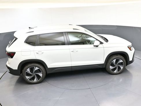 Used 2025 Volkswagen Taos SE image 39