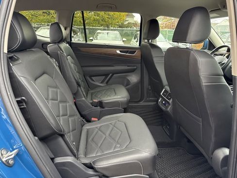 Used 2025 Volkswagen Atlas SE w/ Black Wheel Package image 27