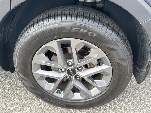 Used 2024 Kia Telluride LX image 19