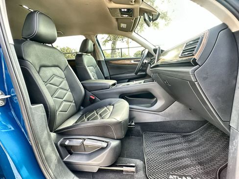 Used 2025 Volkswagen Atlas SE image 14