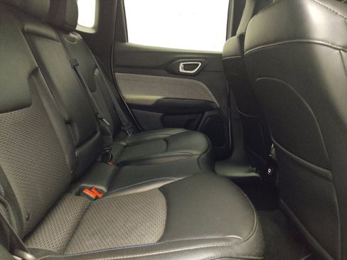 Used 2024 Jeep Compass Latitude AWD/4WD image 19