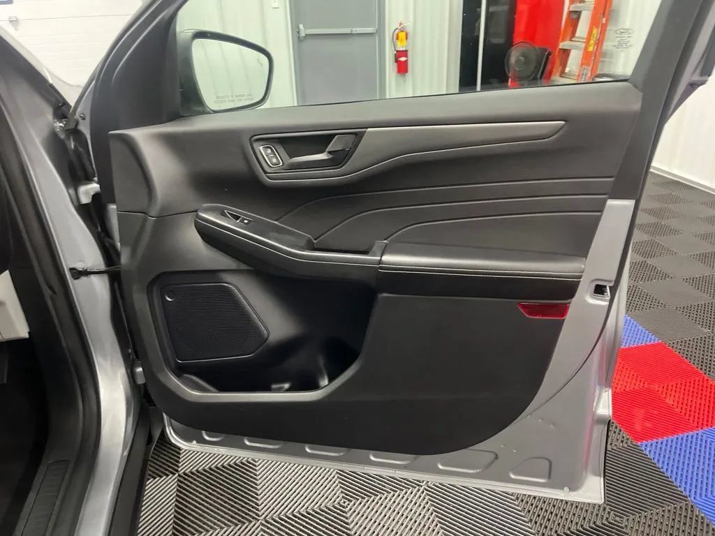 Used 2023 Ford Escape Active w/ Tech Pack #1 AWD/4WD image 12
