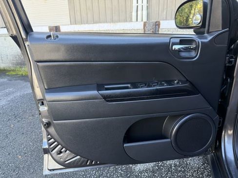 Used 2016 Jeep Compass Sport w/ Power Value Group image 10