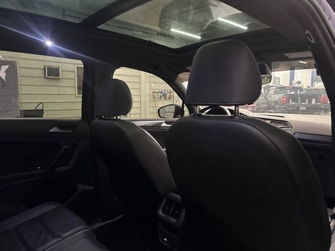 Used 2021 Volkswagen Tiguan SEL Premium R-Line image 33