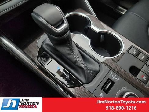 New 2026 Toyota Highlander Platinum AWD/4WD image 18