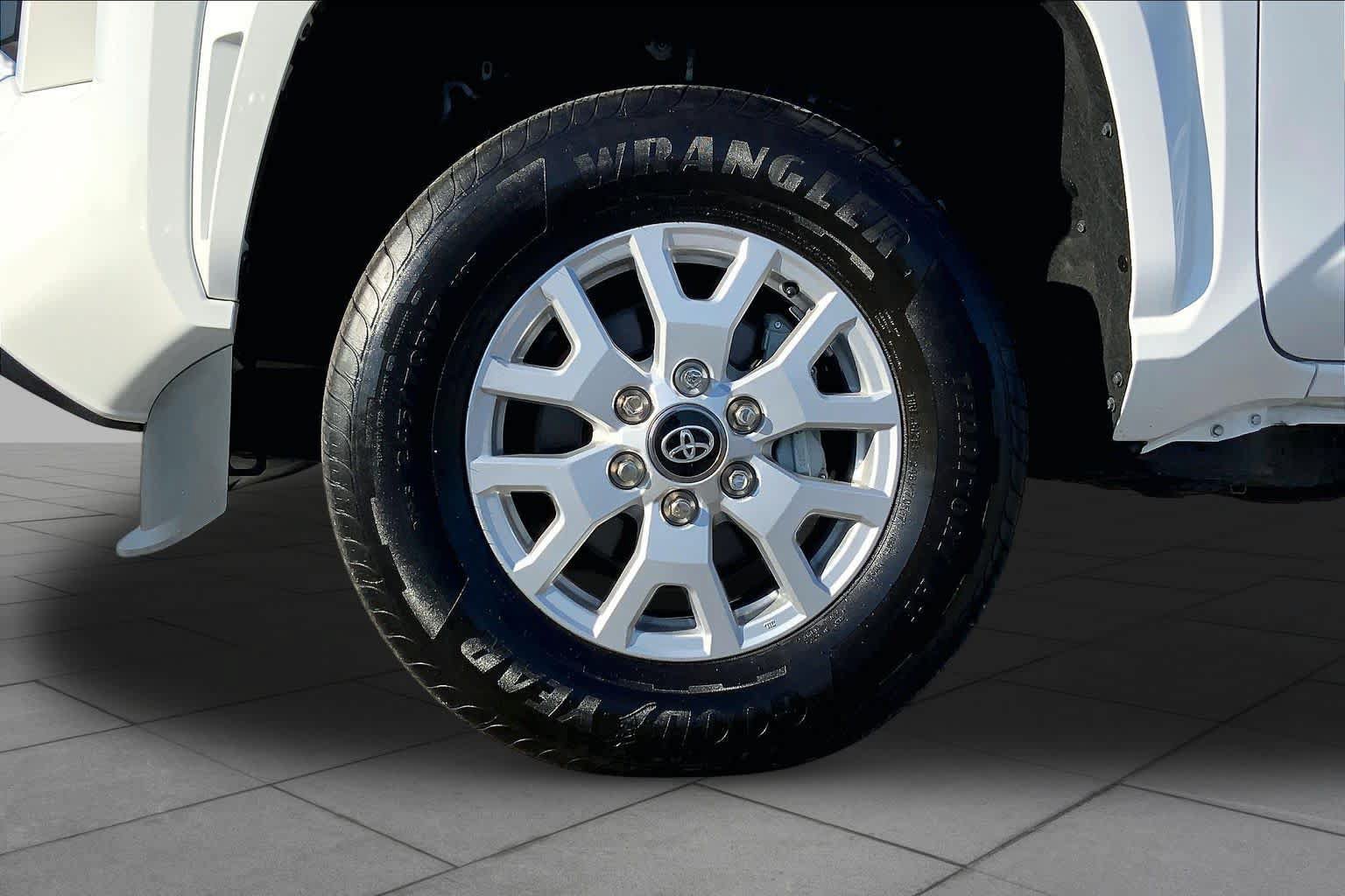 Certified 2026 Toyota Tacoma SR5 AWD/4WD image 11