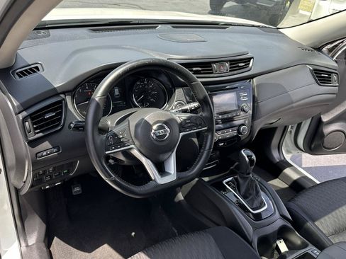 Used 2017 Nissan Rogue SV AWD/4WD image 25