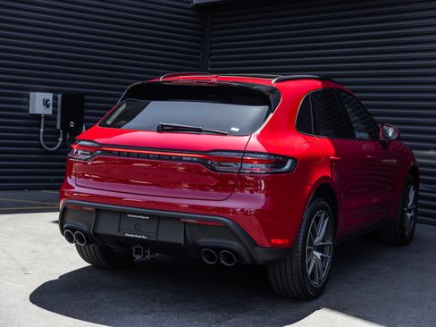Certified 2026 Porsche Macan AWD/4WD image 10