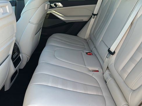 Used 2021 BMW X5 sDrive40i w/ M Sport Package image 18