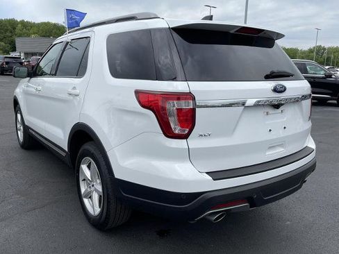 Certified 2018 Ford Explorer XLT FWD image 3
