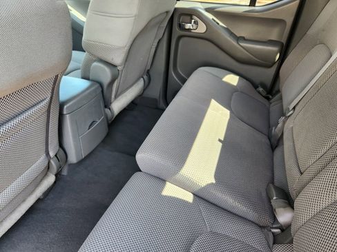 Used 2006 Nissan Frontier SE w/ (P01) Power Pkg AWD/4WD image 25