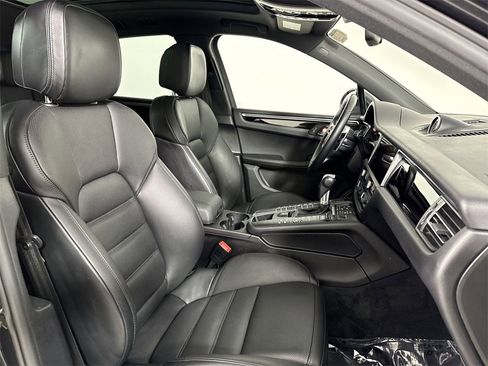 Certified 2021 Porsche Macan S image 24
