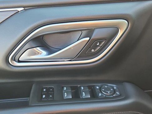 Used 2021 Chevrolet Suburban LT w/ LT Signature Plus Package RWD image 23