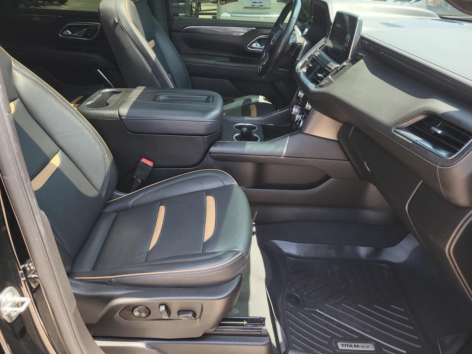 Used 2023 GMC Yukon AT4 w/ AT4 Premium Package AWD/4WD image 9