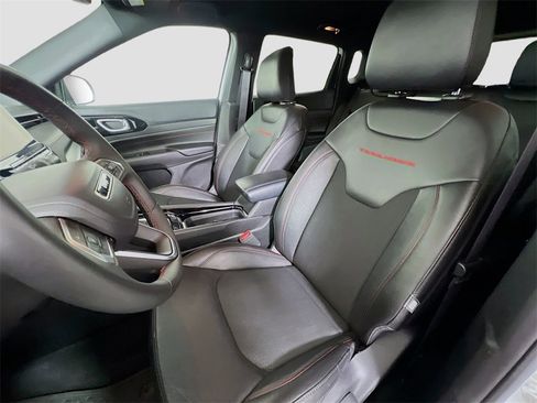 Used 2024 Jeep Compass Trailhawk image 12