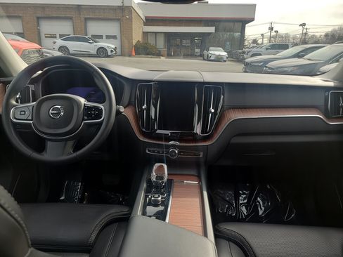 Used 2023 Volvo XC60 B5 Ultimate image 19