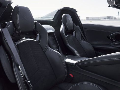 Used 2024 Chevrolet Corvette Stingray Premium Conv w/ Z51 Performance Package image 43