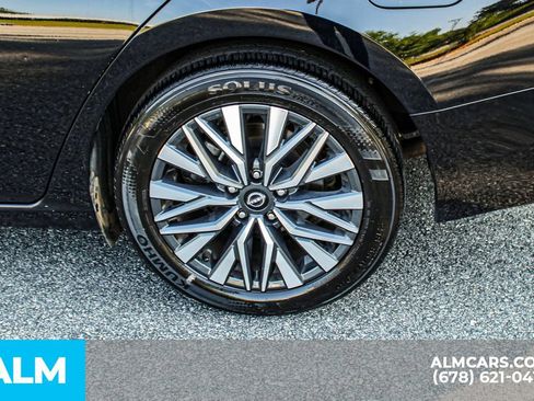 Used 2025 Nissan Altima 2.5 SV FWD image 14