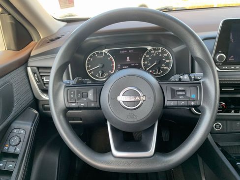 Used 2023 Nissan Rogue SV image 9