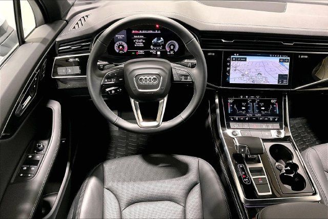 Used 2025 Audi Q7 3.0T Premium Plus w/ Premium Plus Package AWD/4WD image 4