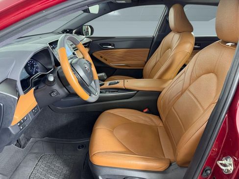 Used 2019 Toyota Avalon Limited image 5