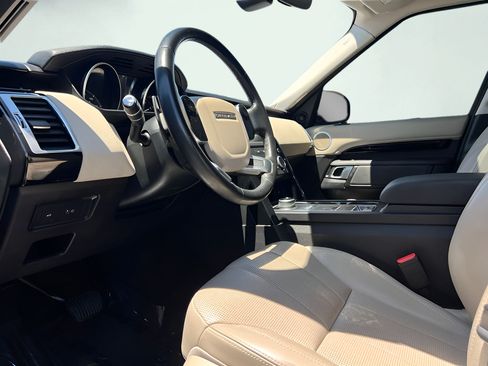 Used 2020 Land Rover Discovery SE AWD/4WD image 2