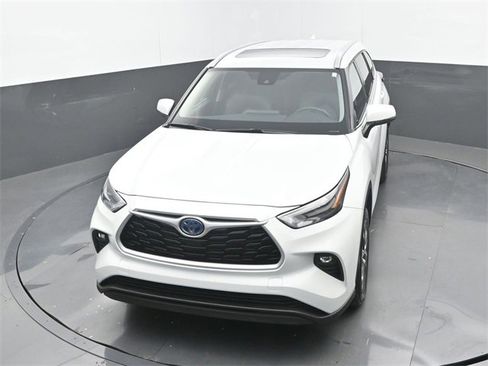 Used 2022 Toyota Highlander XLE image 30