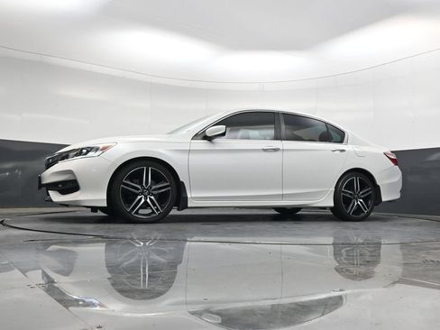 Used 2017 Honda Accord Sport image 34