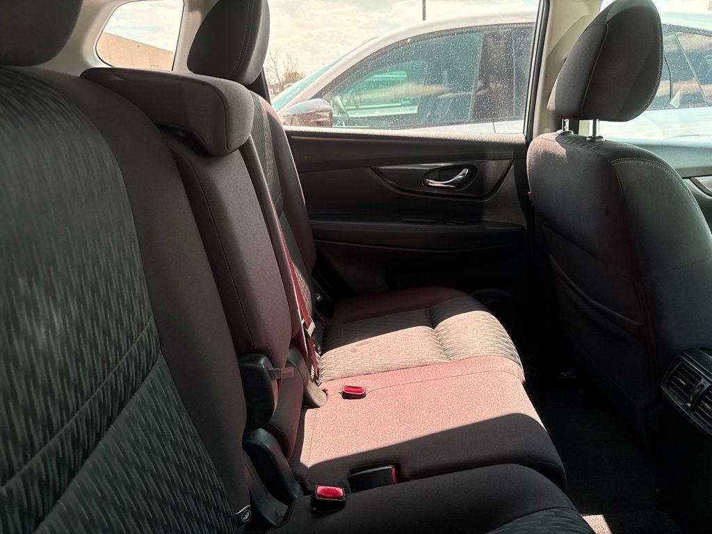 Used 2017 Nissan Rogue S FWD image 4